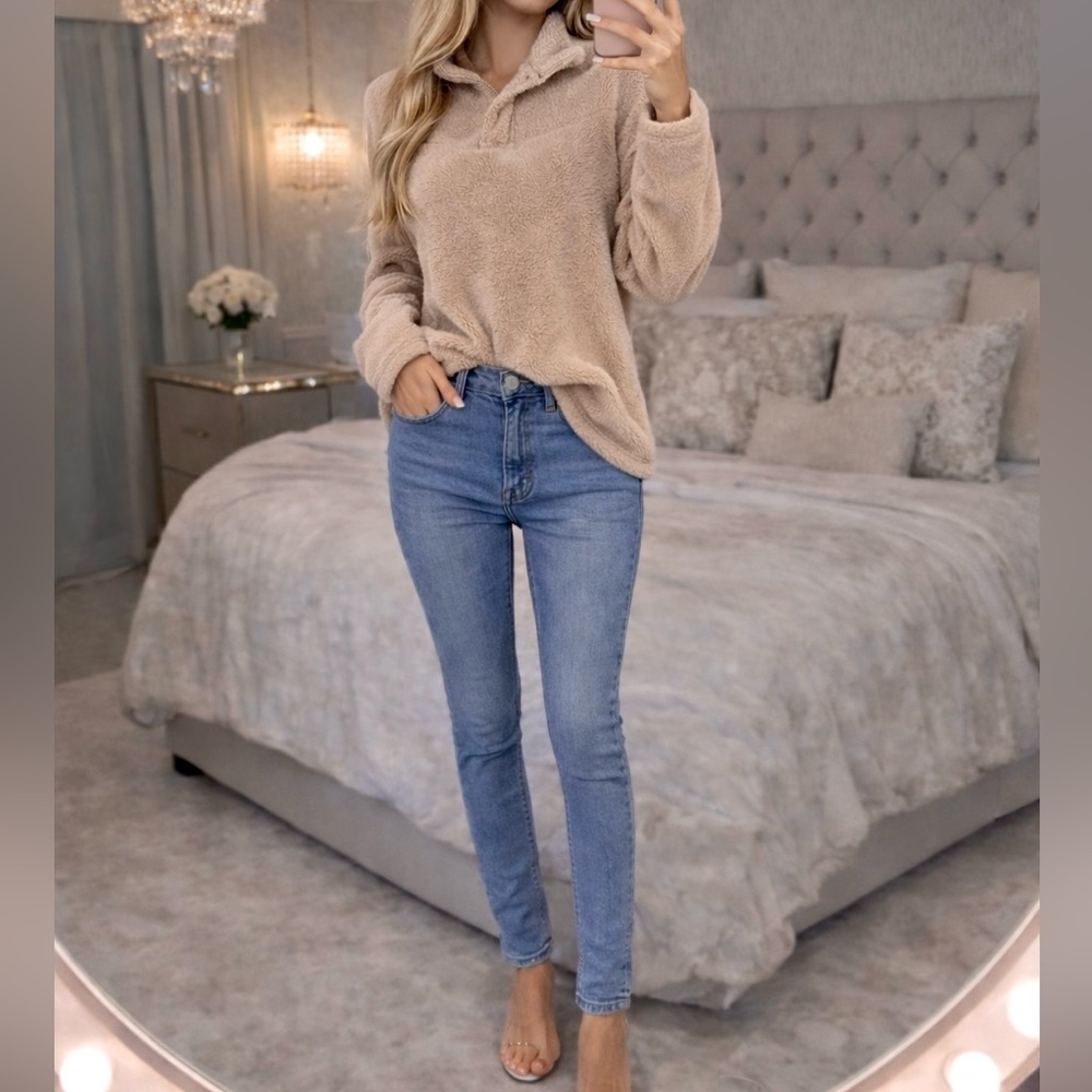 Brown‎ fuzzy sweater
